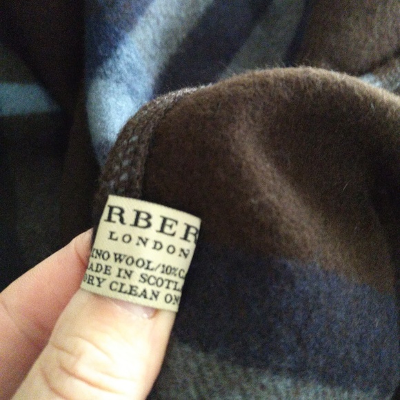 Burberry - wool/cashmere poncho - Picture 2 of 4